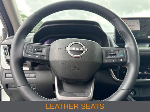 Used 2026 Nissan Rogue Platinum w/ Platinum Premium Package AWD/4WD image 12