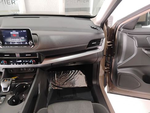 Used 2024 Nissan Rogue SV FWD image 44