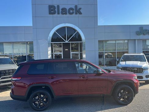 New 2025 Jeep Grand Cherokee L Limited w/ Black Appearance Package image 4