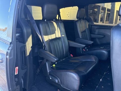 Used 2017 Dodge Grand Caravan GT image 18