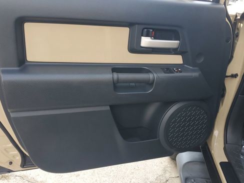 Used 2014 Toyota FJ Cruiser 4WD w/ Upgrade Package image 21