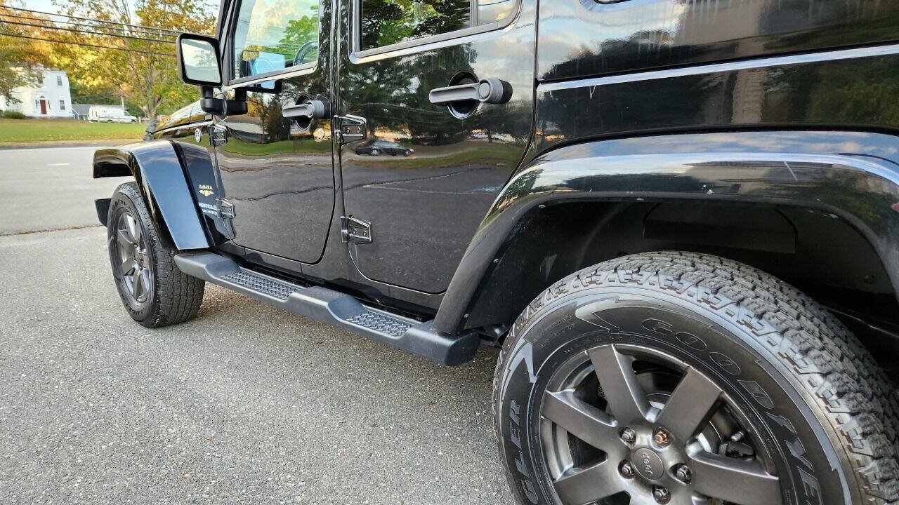 Used 2015 Jeep Wrangler Unlimited Sahara AWD/4WD image 11