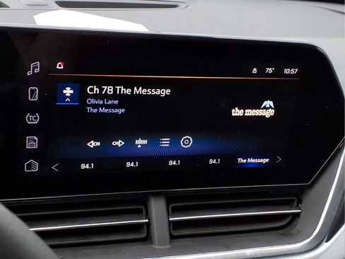 Used 2025 Chevrolet Trax LT FWD image 13