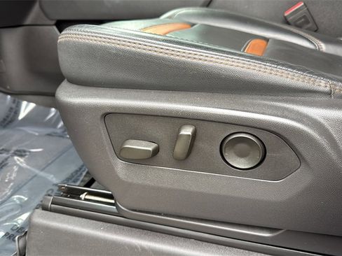 Used 2025 GMC Sierra 2500 AT4 image 26