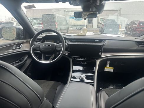 New 2026 Jeep Grand Cherokee Altitude AWD/4WD image 39