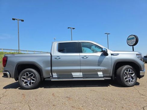 New 2026 GMC Sierra 1500 SLT image 17