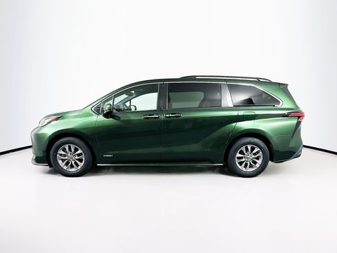 Used 2021 Toyota Sienna XLE FWD image 4