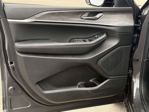 New 2026 Jeep Grand Cherokee Altitude image 27