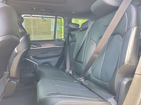 Used 2025 Jeep Grand Cherokee Overland w/ Adv Protech Group III AWD/4WD image 11