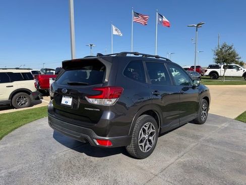 Used 2019 Subaru Forester Premium image 6