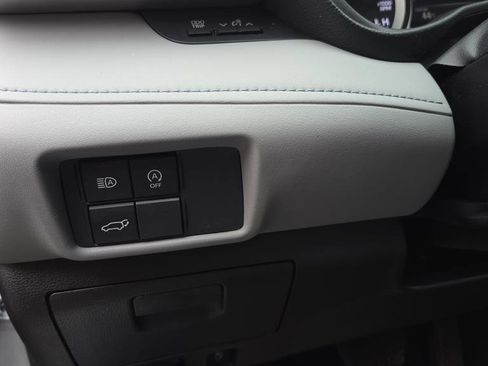 Used 2023 Toyota Highlander LE image 19