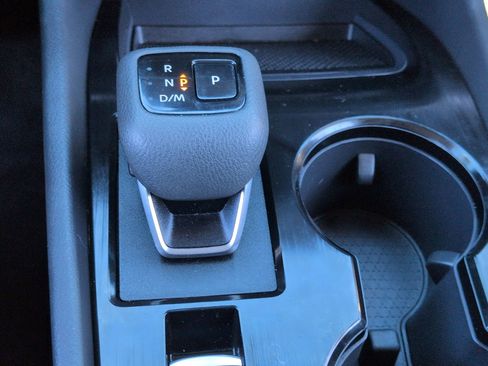 Used 2025 Nissan Rogue SV image 15