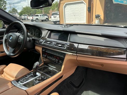 Used 2013 BMW 750Li xDrive image 16