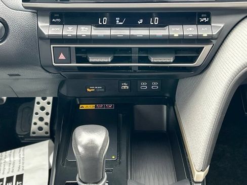 Used 2025 Toyota Camry SE AWD/4WD image 52