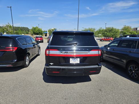 Used 2021 Lincoln Navigator L Reserve RWD image 4