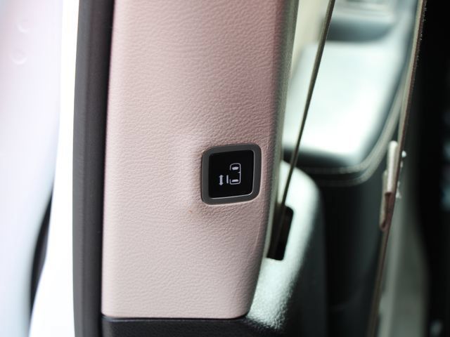 Used 2023 Chrysler Pacifica Touring-L FWD image 23