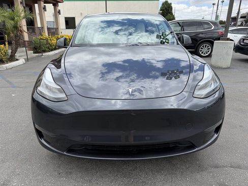 Used 2024 Tesla Model Y 2WD image 2
