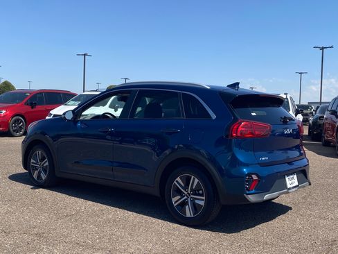 Used 2022 Kia Niro EX Premium FWD image 4