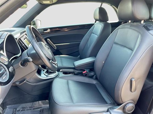 Used 2019 Volkswagen Beetle 2.0T S image 19