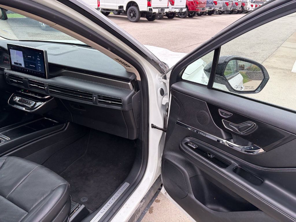 Used 2023 Lincoln Corsair Reserve w/ Equipment Group 201A AWD/4WD image 18