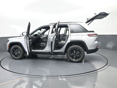 New 2025 Jeep Grand Cherokee 4WD image 58