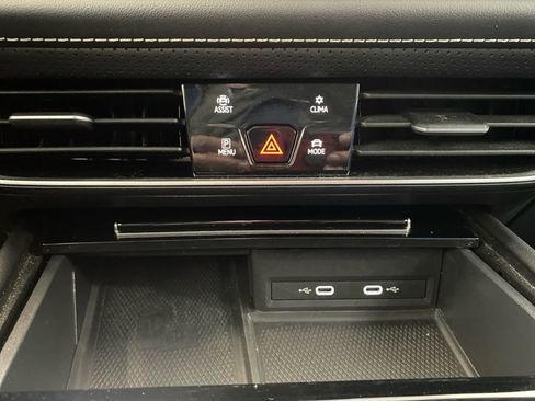 Used 2024 Volkswagen Atlas SE image 28