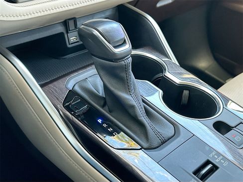 Used 2021 Toyota Highlander Limited image 17