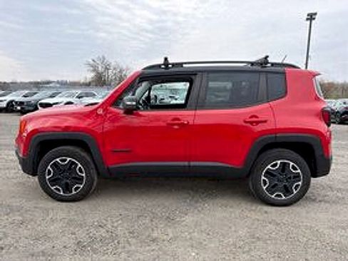 Used 2017 Jeep Renegade Trailhawk AWD/4WD image 8