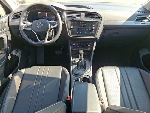 Certified 2022 Volkswagen Tiguan SE w/ Panoramic Sunroof Package image 15
