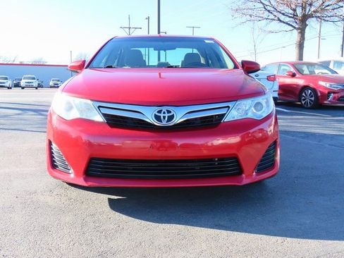 Used 2013 Toyota Camry LE image 2
