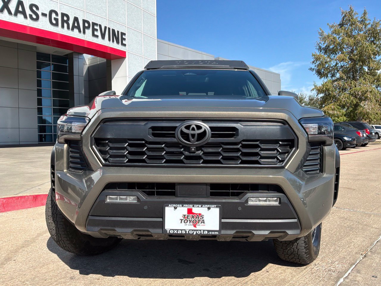 Used 2024 Toyota Tacoma TRD Off-Road w/ TRD Off Road Premium Package AWD/4WD image 3