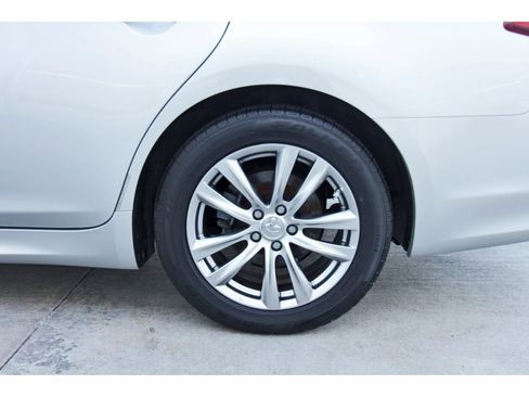 Used 2017 INFINITI Q70 3.7 image 34