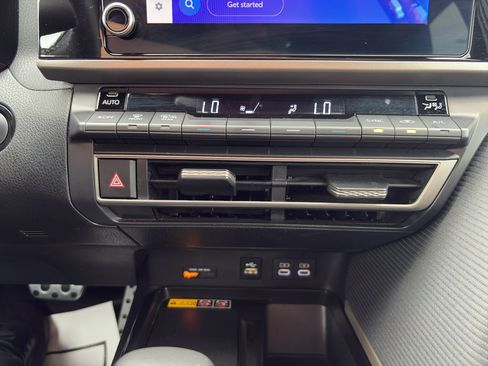 Used 2025 Toyota Camry SE FWD image 15