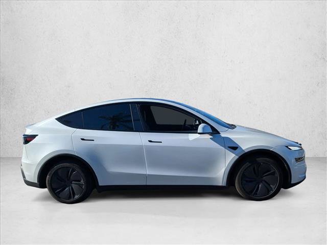 Used 2026 Tesla Model Y AWD image 4