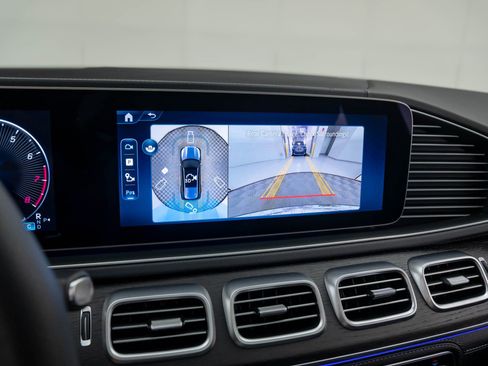 New 2026 Mercedes-Benz GLS 580 4MATIC image 33