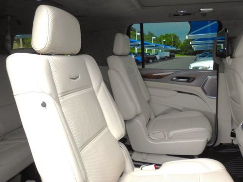 Used 2023 Cadillac Escalade ESV Premium Luxury Platinum w/ Heavy-Duty Trailer Package AWD/4WD image 56