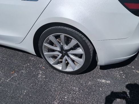 Used 2019 Tesla Model 3 Standard Range Plus image 7