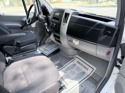 Used 2017 Mercedes-Benz Sprinter 2500 image 20
