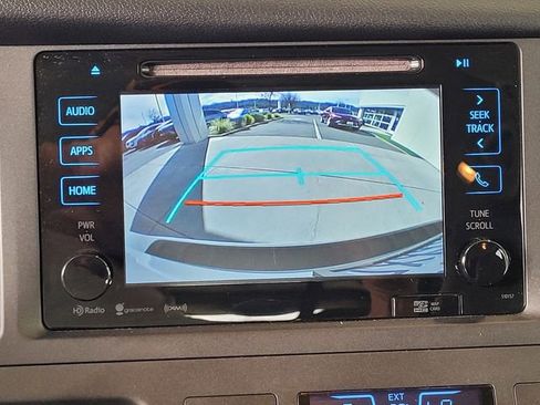 Used 2017 Toyota Sienna XLE Premium image 12