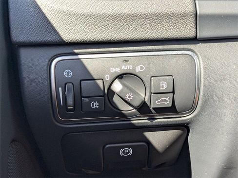 Used 2017 Volvo S60 T6 R-Design Platinum image 24