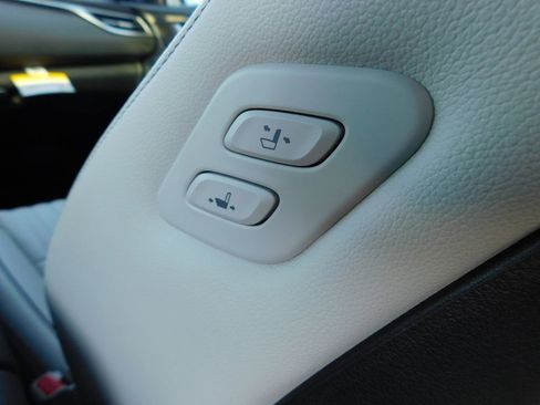 Used 2025 Genesis G70 3.3T Advanced image 15