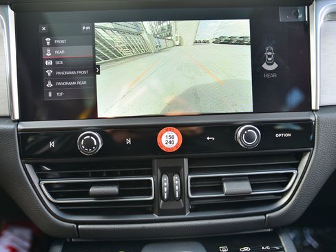 Certified 2026 Porsche Macan AWD/4WD image 31