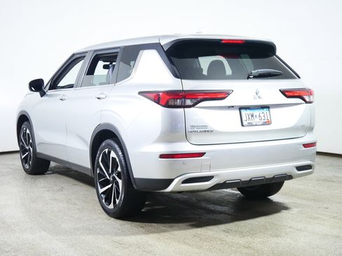 Used 2023 Mitsubishi Outlander SE image 5
