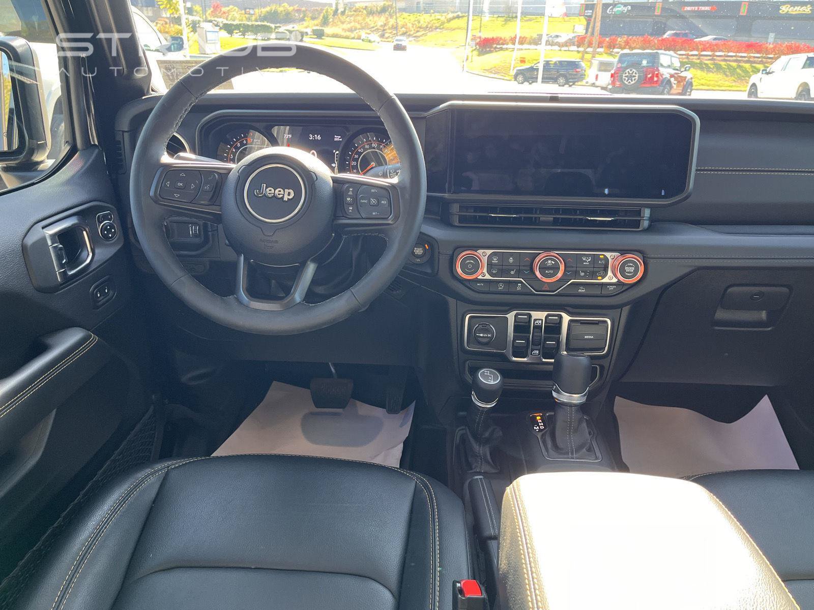 Used 2025 Jeep Gladiator Sport AWD/4WD image 34