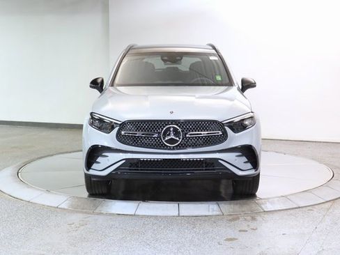 Used 2025 Mercedes-Benz GLC 350e 4MATIC image 10