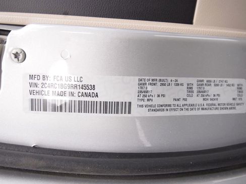 Used 2024 Chrysler Pacifica Touring-L image 26