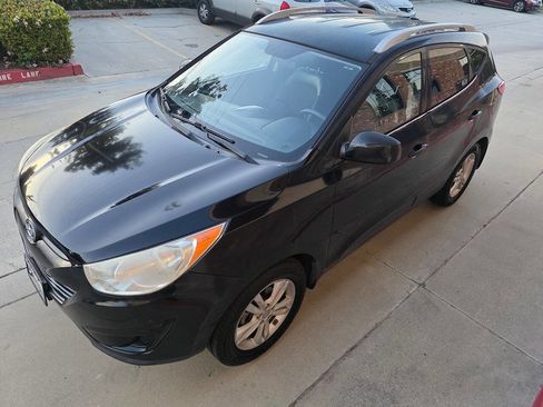 Used 2011 Hyundai Tucson GLS image 24