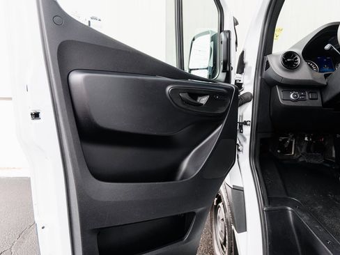 Used 2024 Mercedes-Benz Sprinter 2500 image 5