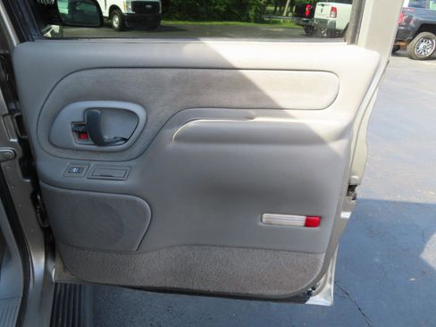 Used 1999 Chevrolet Suburban 2500 w/ Preferred Equipment Group 3 AWD/4WD image 46