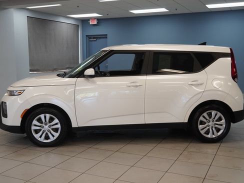 Used 2022 Kia Soul LX FWD image 2